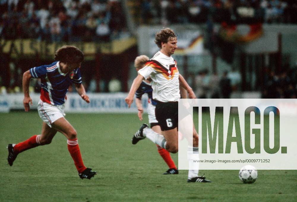 Fussball WM Weltmeisterschaft in Italien 1990 Deutschland - Jugoslawien Guido Buchwald Deutschland