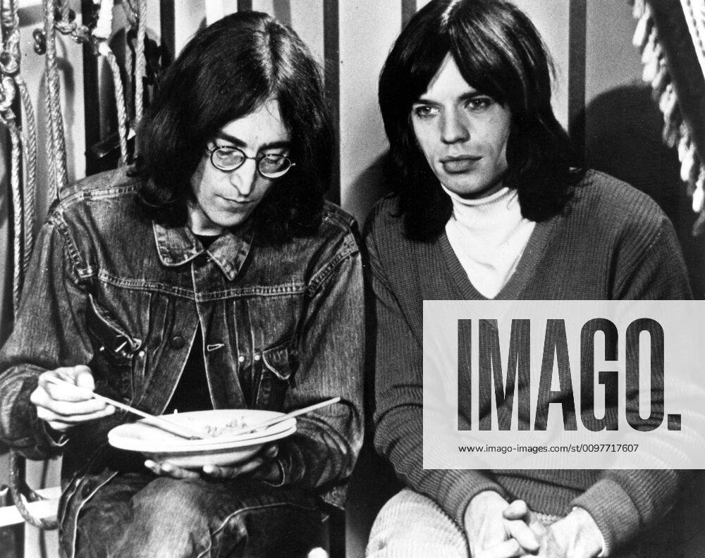 THE ROLLING STONES ROCK & ROLL CIRCUS, John Lennon, Mick Jagger, 1968 (released 1996) ABKCO Films Courtesy Everett Collection !ACHTUNG AUFNAHMEDATUM GESCHÄTZT! PUBLICATIONXNOTxINxCANxCHNxFRAxITAxJPNxNORxPOLxRUSxESPxUKxUSA