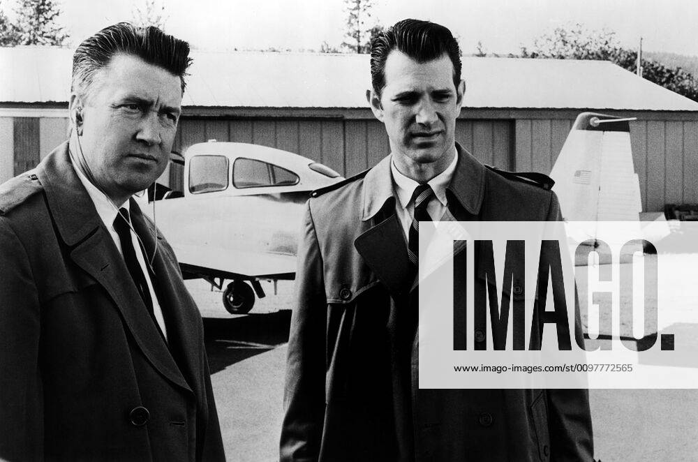 TWIN PEAKS: FIRE WALK WITH ME, l-r: David Lynch, Chris Isaak, 1992. ph: Lorey Sebastian New Line Cinema courtesy Everett Collection Courtesy Everett Collection !ACHTUNG AUFNAHMEDATUM GESCHÄTZT! PUBLICATIONXNOTxINxCANxCHNxFRAxITAxJPNxNORxPOLxRUSxESPxUKxUSA