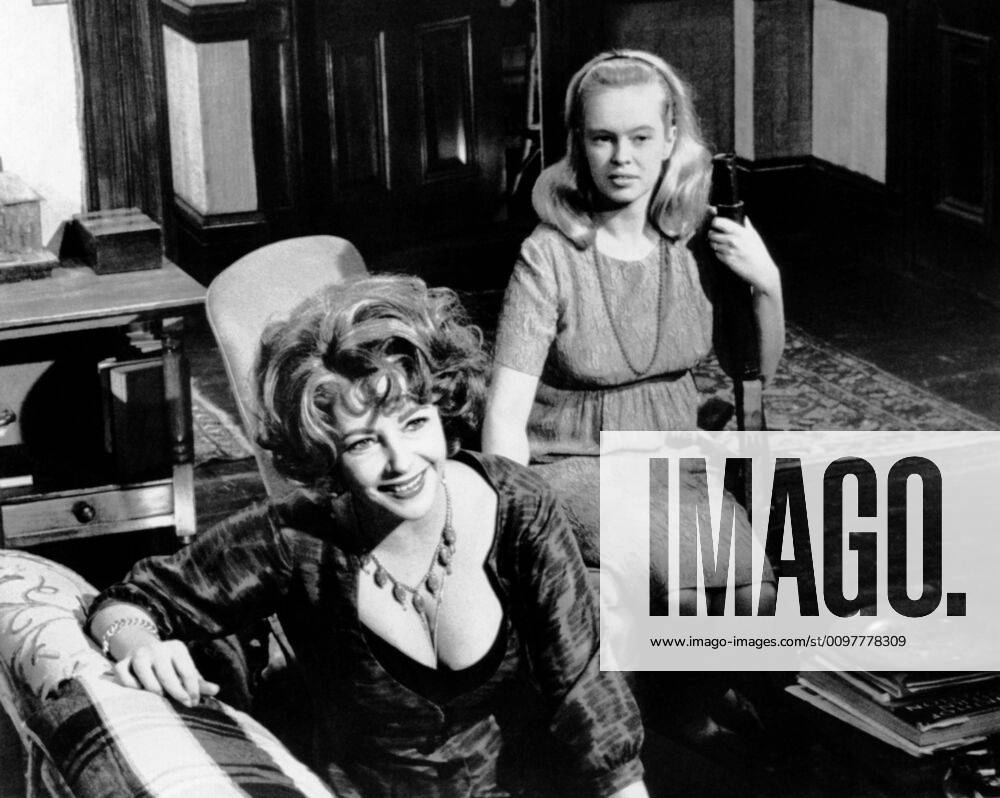 OSCARS: Beste Nebendarstellerin, Preisträgerinnen 1961-1970 WHO S AFRAID OF VIRGINIA WOOLF?, from left, Elizabeth Taylor, Sandy Dennis, 1966 Courtesy Everett Collection !ACHTUNG AUFNAHMEDATUM GESCHÄTZT! PUBLICATIONXNOTxINxCANxCHNxFRAxITAxJPNxNORxPOLxRUSxESPxUKxUSA