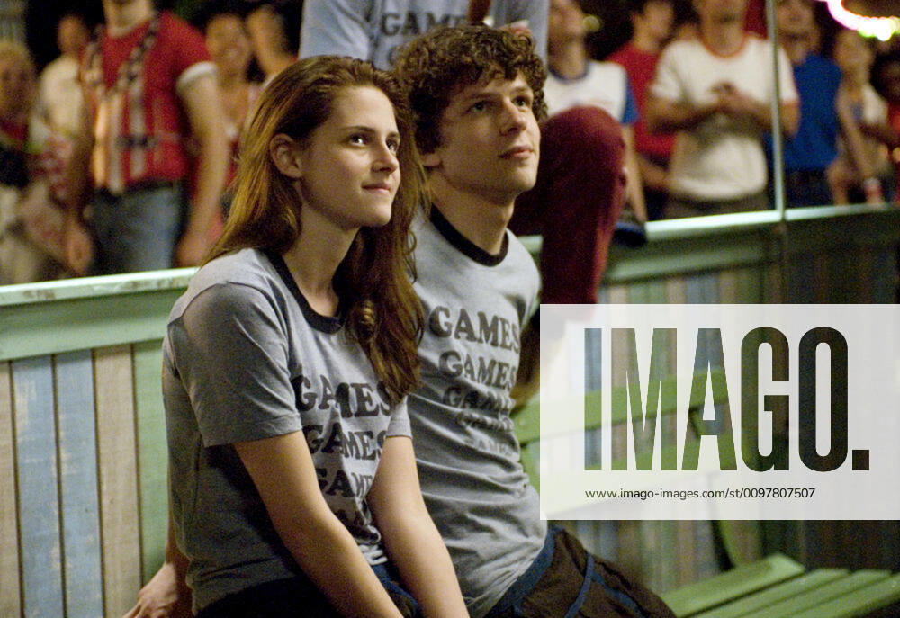 ADVENTURELAND, from left: Kristen Stewart, Jesse Eisenberg, 2009. Miramax courtesy Everett Collection Miramax Courtesy Everett Collection !ACHTUNG AUFNAHMEDATUM GESCHÃ„TZT! PUBLICATIONXNOTxINxCANxCHNxFRAxITAxJPNxNORxPOLxRUSxESPxUKxUSA