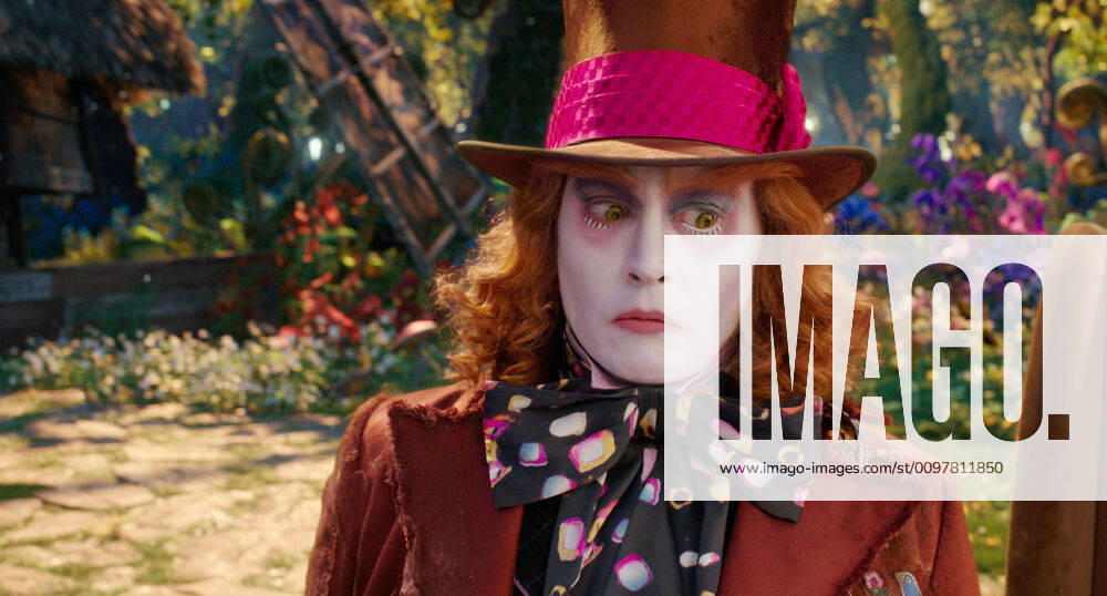 ALICE THROUGH THE LOOKING GLASS, Johnny Depp as The Mad Hatter, 2016. Walt Disney Studios Motion Pictures courtesy Everett Collection Walt Disney Co. Courtesy Everett Collection !ACHTUNG AUFNAHMEDATUM GESCHÃ„TZT! PUBLICATIONXNOTxINxCANxCHNxFRAxITAxJPNxNORxPOLxRUSxESPxUKxUSA