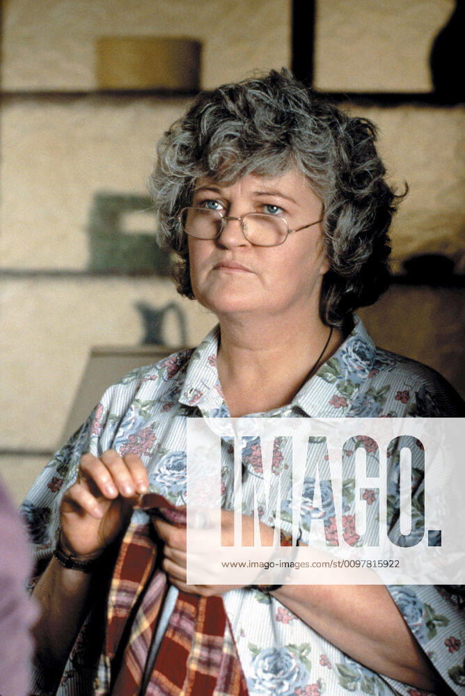 ANGELS IN THE OUTFIELD, Brenda Fricker, 1994, Buena Vista Pictures courtesy Everett Collection Buena Vista Pictures Courtesy Everett Collection !ACHTUNG AUFNAHMEDATUM GESCHÄTZT! PUBLICATIONXNOTxINxCANxCHNxFRAxITAxJPNxNORxPOLxRUSxESPxUKxUSA