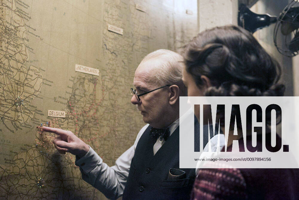 OSCARS. Bester Hauptdarsteller. Preisträger 2011-2020 DARKEST HOUR, from left: Gary Oldman as Winston Churchill, Lily James as Elizabeth Layton, 2017. Focus Features Courtesy Everett Collection !ACHTUNG AUFNAHMEDATUM GESCHÄTZT! PUBLICATIONXNOTxINxCANxCHNxFRAxITAxJPNxNORxPOLxRUSxESPxUKxUSA