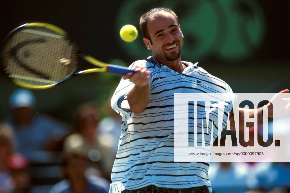 Andre Agassi (USA) schlägt eine Vorhand Tennis Herren ATP-Tour 1995, Hardcourt, Hartplatz, Tennisturnier, Miami Einzelbild Key Biscayne Dynamik, Anstrengung,