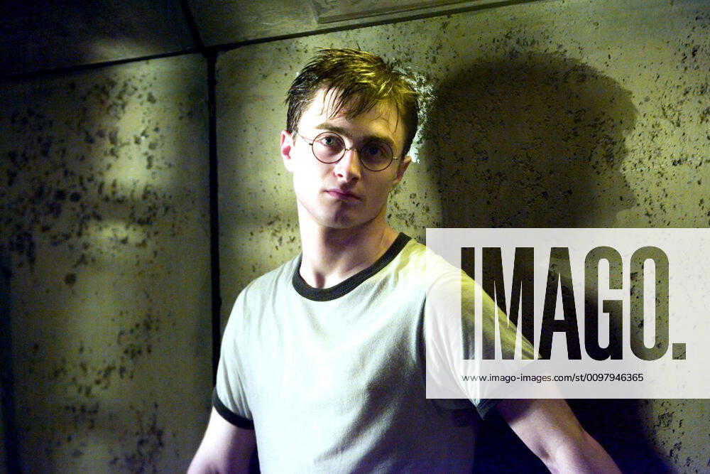 HARRY POTTER AND THE ORDER OF THE PHOENIX, Daniel Radcliffe, 2007. Ph: Murray Close Warner Bros. Courtesy Everett Collection Warner Bros Courtesy Everett Collection !ACHTUNG AUFNAHMEDATUM GESCHÄTZT! PUBLICATIONXNOTxINxCANxCHNxFRAxITAxJPNxNORxPOLxRUSxESPxUKxUSA