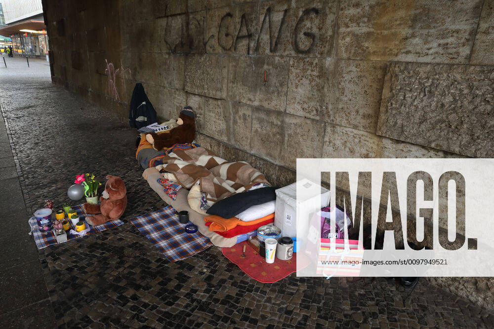 Homelessness tidy sleeping place with teddy bears of a homeless person under a bridge CEFR, Germany, Germany, Berlin, 04 03 2020 Berlin Charlottenburg Wilmersdorf Homelessness and poverty in the capital More and more people live in Berlin without a permanent residence on the street They often set up their nights lodging at the roadside