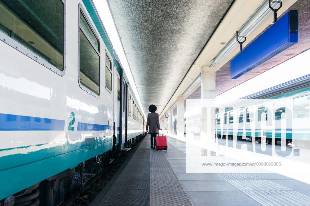 Tourist woman going for vacation trip on train Venice, Veneto, Italy ,model released, Symbolfoto CR_ANPR200207-230895-01