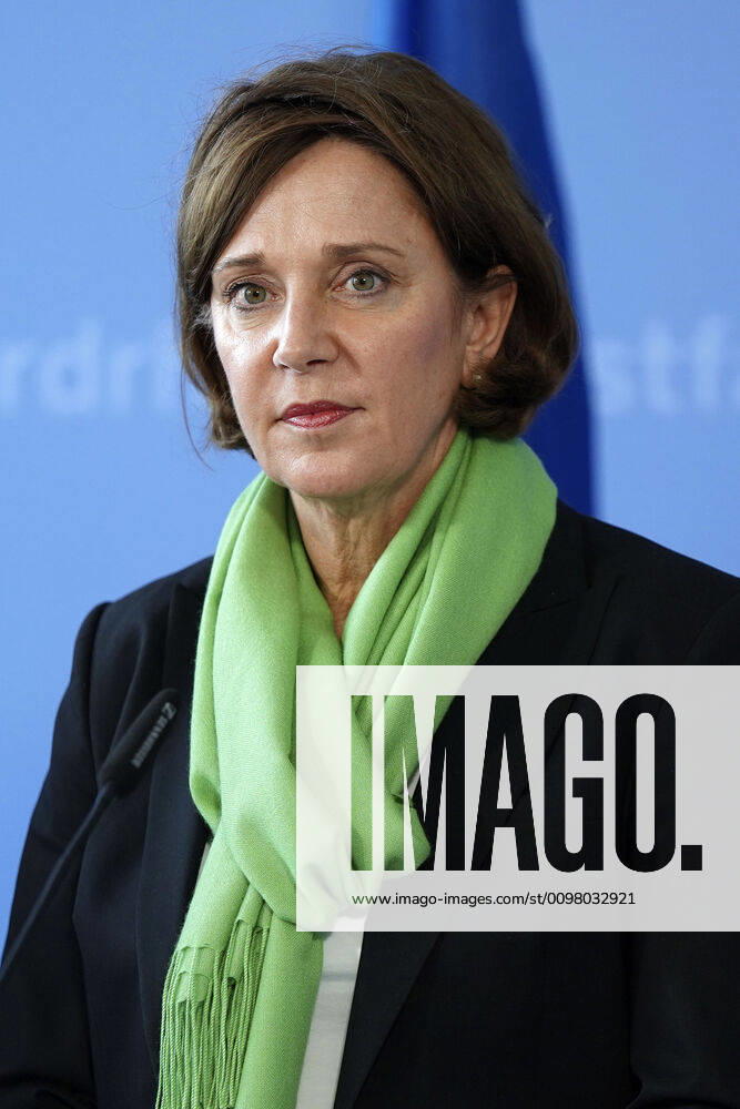 Minister of Education Yvonne Gebauer at a press briefing on the current situation and further measures to contain the coronavirus in North Rhine-Westphalia in the State Chancellery Düsseldorf, 16 03 2020 Foto:xJ.xFuturexImage