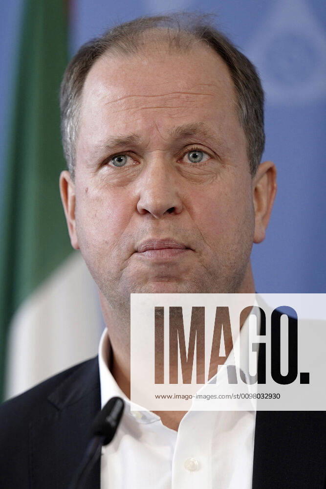 Family Minister Joachim Stamp at a press briefing on the current situation and further measures to contain the coronavirus in North Rhine-Westphalia in the State Chancellery Düsseldorf, 16 03 2020 Foto:xJ.xFuturexImage