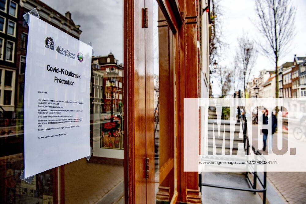 2020-03-16 16:08:57 AMSTERDAM - De Wallen, hoerenbuurt, zijn uitgestorven vanwege het Corona virus. Alle ramen zijn gesloten. corona covic-19 ROBIN UTRECHT toeristen toeristen overlast op de wallen gids gidsen toerist ROBIN UTRECHT amsterdam attractie attraction binnenstad centraal centrum dagjesmensen dam dam foto . maken district druk drukte foto gl gracht grachten holland hotel hotels individualisering individualistische letters light lovers maken mening mobiel nederland omstreden op overlast overvol partij partijpolitiek politiek politieke populair prins recreatie red rij rijksmuseum rolkoffer rolkoffertoerist rolkofferverbod rondvaart rondvaartboot rondvaartboten saamhorigheid selfie sfeer sfeerbeeld stadsbeeld standpunt station stationsgebied straat straatartiesten straatbeeld the tijd toerisme toerist toeristen toeristische toeris