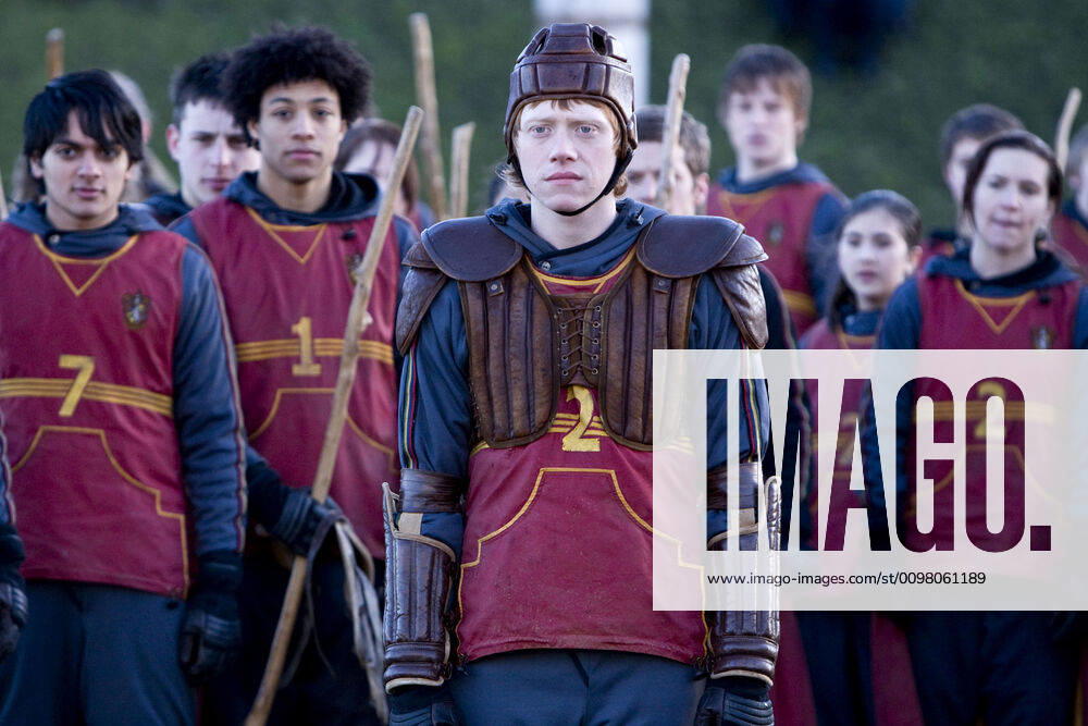 HARRY POTTER AND THE HALF-BLOOD PRINCE, Rupert Grint (front, center), 2009. Warner Bros. courtesy Everett Collection Warner Bros Courtesy Everett Collection !ACHTUNG AUFNAHMEDATUM GESCHÃ„TZT! PUBLICATIONXNOTxINxCANxCHNxFRAxITAxJPNxNORxPOLxRUSxESPxUKxUSA