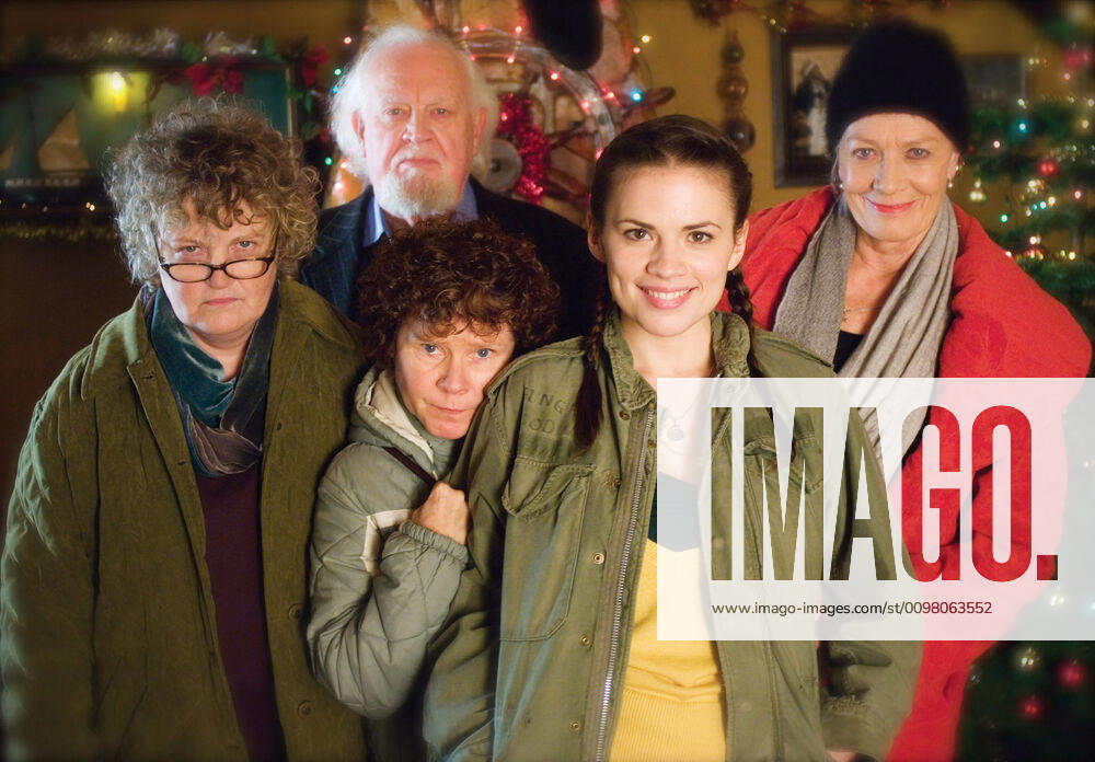 HOW ABOUT YOU, from left: Brenda Fricker, Joss Ackland (top), Imelda Staunton, Hayley Atwell, Vanessa Redgrave, 2007. Strand Releasing courtesy Everett Collection Strand Releasing Courtesy Everett Collection !ACHTUNG AUFNAHMEDATUM GESCHÄTZT! PUBLICATIONXNOTxINxCANxCHNxFRAxITAxJPNxNORxPOLxRUSxESPxUKxUSA