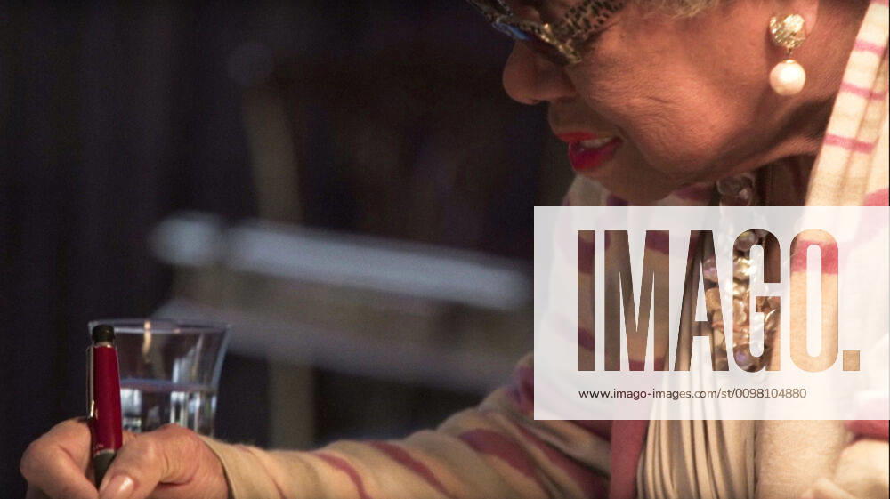 MAYA ANGELOU AND STILL I RISE, Maya Angelou, 2016. American Masters courtesy Everett Collection Courtesy Everett Collection !ACHTUNG AUFNAHMEDATUM GESCHÄTZT! PUBLICATIONXNOTxINxCANxCHNxFRAxITAxJPNxNORxPOLxRUSxESPxUKxUSA