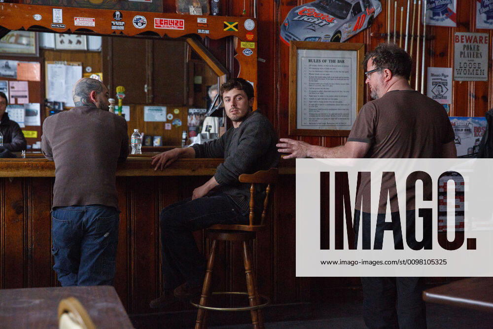OSCARS. Bester Hauptdarsteller. PreistrÃ¤ger 2011-2020 MANCHESTER BY THE SEA, Casey Affleck (center), director Kenneth Lonergan (right), on set, 2016. ph: Claire Folger Roadside Attractions Courtesy Everett Collection For usage credit please use; Roadside Attractions Courtesy Everett Collection !ACHTUNG AUFNAHMEDATUM GESCHÃ„TZT! PUBLICATIONXNOTxINxCANxCHNxFRAxITAxJPNxNORxPOLxRUSxESPxUKxUSA