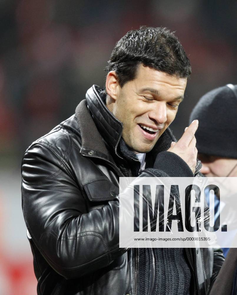 Deutschland, Herren Fussball, UEFA Champions League Achtelfinale Bayer 04 Leverkusen vs. FC Barcelona 14.02.2012, Bayarena Leverkusen , Michael Ballack, Bayer 04 leverkusen, Augen zu,