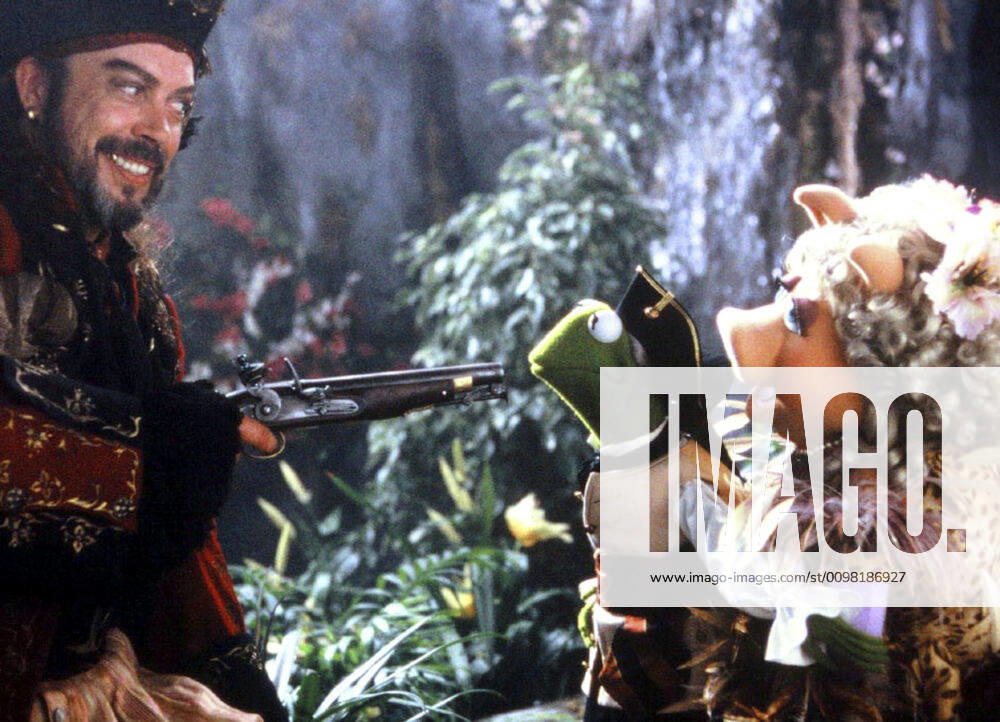 MUPPET TREASURE ISLAND, from left: Tim Curry, Kermit the Frog, Miss Piggy, 1996, Buena Vista Pictures courtesy Everett Collection Buena Vista Pictures Courtesy Everett Collection !ACHTUNG AUFNAHMEDATUM GESCHÄTZT! PUBLICATIONXNOTxINxCANxCHNxFRAxITAxJPNxNORxPOLxRUSxESPxUKxUSA