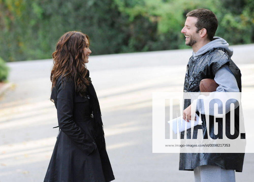 SILVER LININGS PLAYBOOK, l-r: Jennifer Lawrence, Bradley Cooper, 2012, ph: JoJo Whilden Weinstein Company courtesy Everett Collection Weinstein Company Courtesy Everett Collection !ACHTUNG AUFNAHMEDATUM GESCHÄTZT! PUBLICATIONXNOTxINxCANxCHNxFRAxITAxJPNxNORxPOLxRUSxESPxUKxUSA