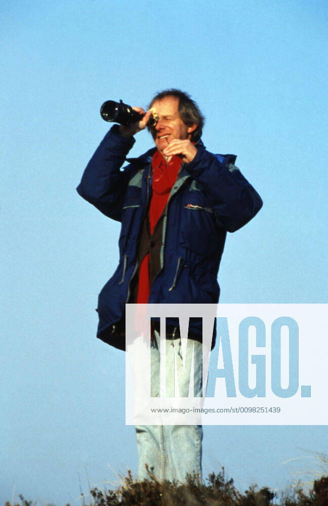 CARLA S SONG, director Ken Loach on set, 1996, (c) Shadow Distribution courtesy Everett Collection Shadow Distribution courtesy Everett Collection !ACHTUNG AUFNAHMEDATUM GESCHÄTZT! PUBLICATIONXNOTxINxCANxCHNxFRAxITAxJPNxNORxPOLxRUSxESPxUKxUSA