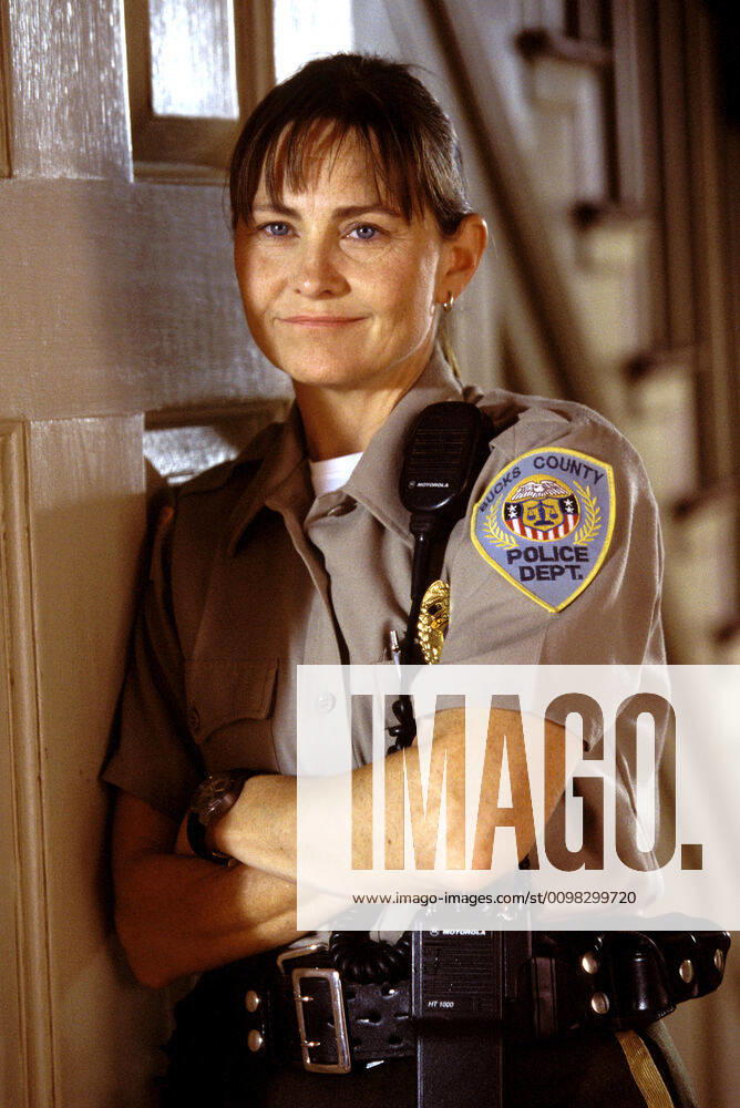 SIGNS, Cherry Jones, 2002, (c) Walt Disney courtesy Everett Collection Walt Disney Co. Courtesy Everett Collection !ACHTUNG AUFNAHMEDATUM GESCHÃ„TZT! PUBLICATIONXNOTxINxCANxCHNxFRAxITAxJPNxNORxPOLxRUSxESPxUKxUSA
