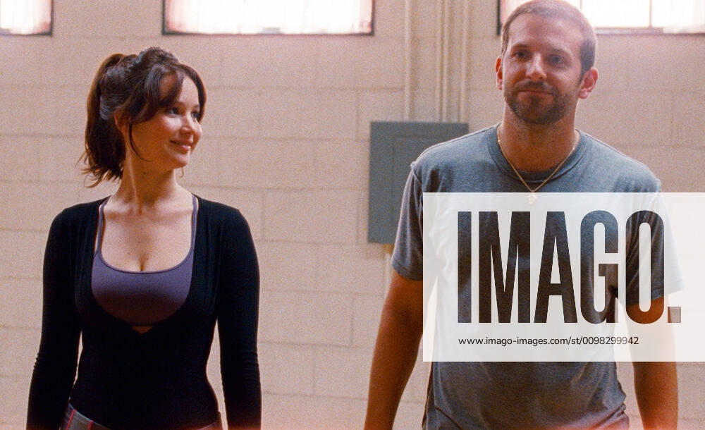 SILVER LININGS PLAYBOOK, from left: Jennifer Lawrence, Bradley Cooper, 2012. Weinstein Company courtesy Everett Collection Weinstein Company Courtesy Everett Collection !ACHTUNG AUFNAHMEDATUM GESCHÄTZT! PUBLICATIONXNOTxINxCANxCHNxFRAxITAxJPNxNORxPOLxRUSxESPxUKxUSA