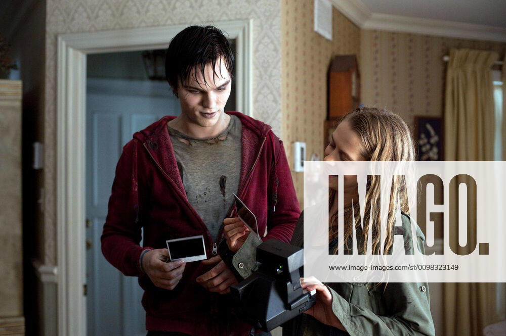 WARM BODIES, from left: Nicholas Hoult, Teresa Palmer, 2013, ph: Jonathan Wenk Summit Entertainment courtesy Everett Collection Summit Entertainment courtesy Everett Collection !ACHTUNG AUFNAHMEDATUM GESCHÃ„TZT! PUBLICATIONXNOTxINxCANxCHNxFRAxITAxJPNxNORxPOLxRUSxESPxUKxUSA