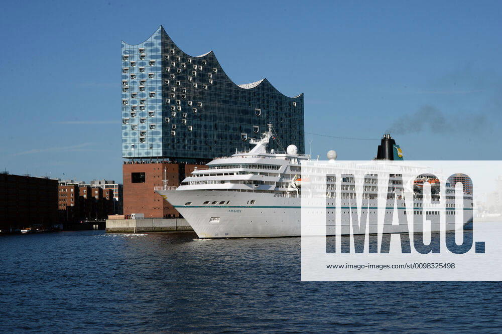Hamburg the 22 03 2020 Archive photo The ZDF dream ship MS Amadea from Phoenix Reisen is on its way back to Germany A series shoot planned for the ZDF series Das Traumschiff had to be cancelled because of the cornavirus The cruise ship was actually sup