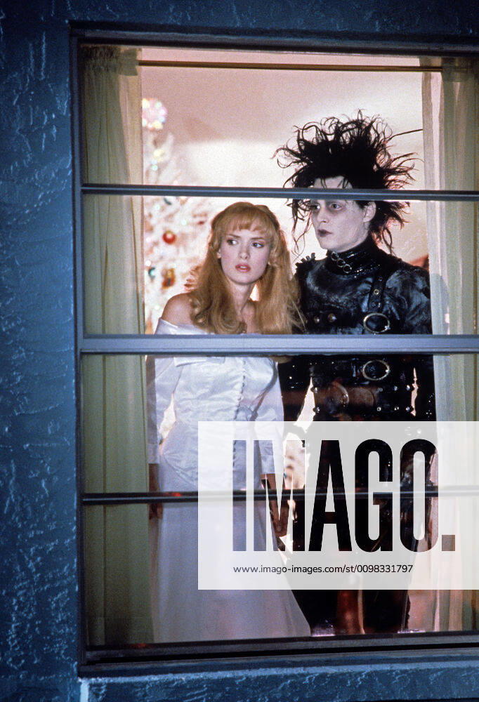 EDWARD SCISSORHANDS, Winona Ryder, Johnny Depp, 1990, TM and Copyright 20th Century Fox Film Corp. All rights reserved. !ACHTUNG AUFNAHMEDATUM GESCHÄTZT! PUBLICATIONXNOTxINxCANxCHNxFRAxITAxJPNxNORxPOLxRUSxESPxUKxUSA