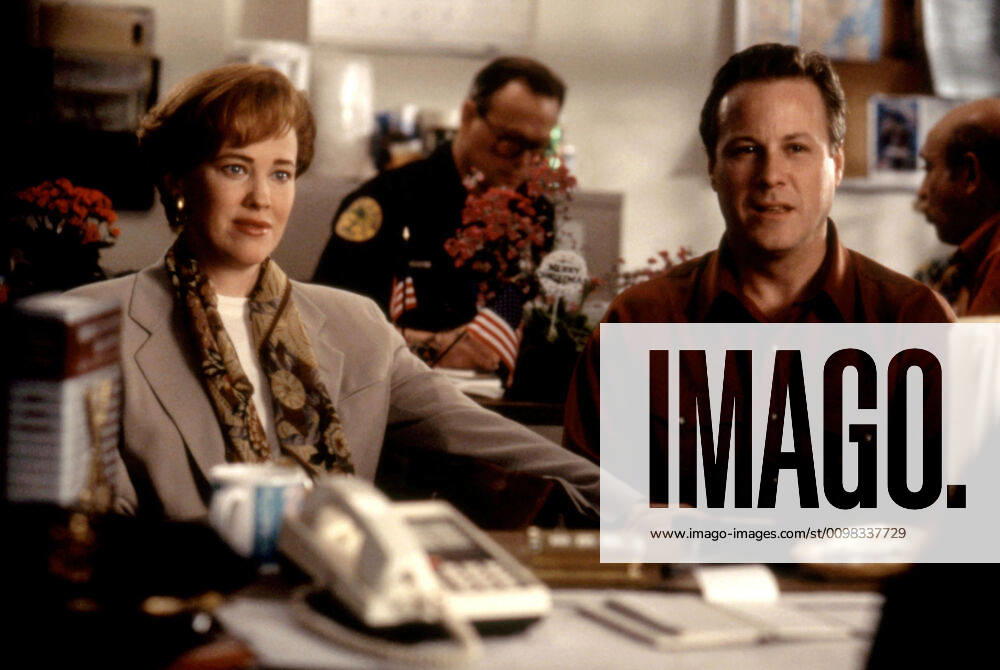 HOME ALONE 2: LOST IN NEW YORK, Catherine O Hara, John Heard, 1992. TM and 20th Century Fox Film Corp. All rights reserved. 20thCentFox Courtesy Everett Collection !ACHTUNG AUFNAHMEDATUM GESCHÄTZT! PUBLICATIONXNOTxINxCANxCHNxFRAxITAxJPNxNORxPOLxRUSxESPxUKxUSA