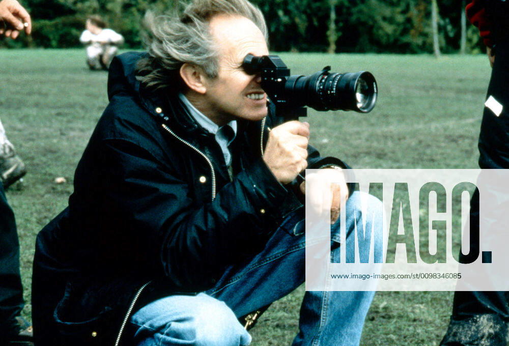 MY NAME IS JOE, director Ken Loach, on-set, 1998, Artisan Films courtesy Everett Collection. Artisan Entertainment Courtesy Everett Collection !ACHTUNG AUFNAHMEDATUM GESCHÄTZT! PUBLICATIONXNOTxINxCANxCHNxFRAxITAxJPNxNORxPOLxRUSxESPxUKxUSA