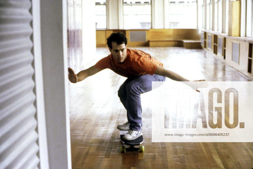 BIG (1988), Tom Hanks. TM and Copyright (c) 20th Century Fox Film Corp. All rights reserved. Courtesy: Everett Collection. 20thCentFox Courtesy Everett Collection !ACHTUNG AUFNAHMEDATUM GESCHÄTZT! PUBLICATIONXNOTxINxCANxCHNxFRAxITAxJPNxNORxPOLxRUSxESPxUKxUSA
