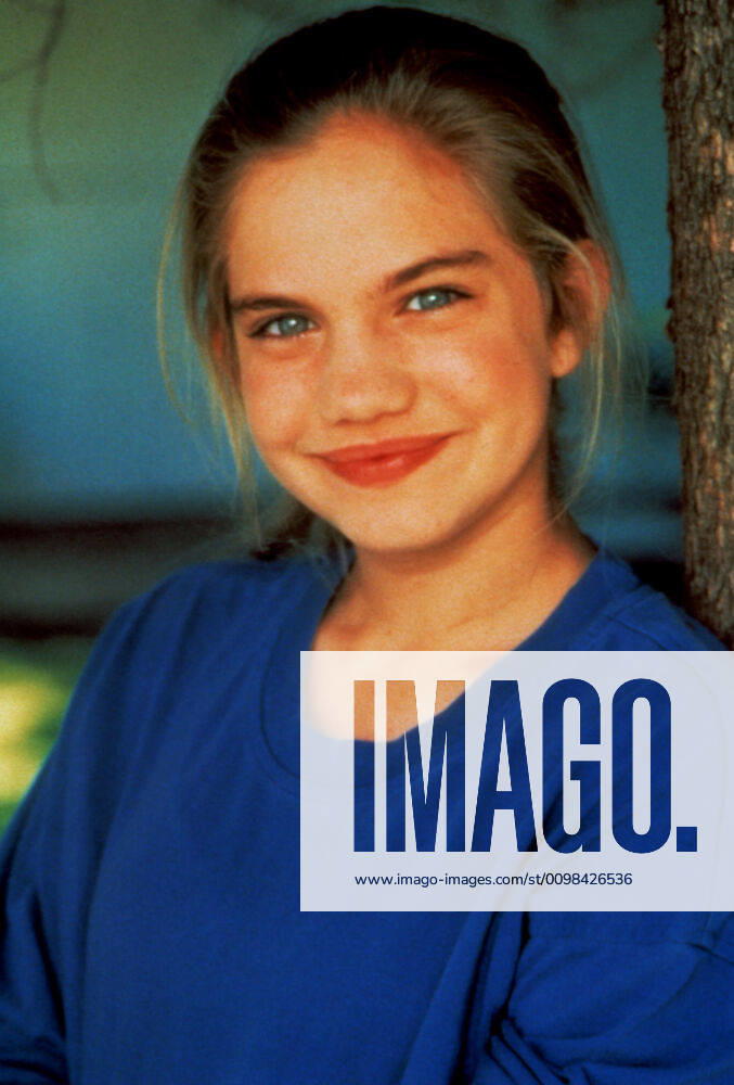 MY GIRL 2, Anna Chlumsky, 1994. Columbia Pictures Courtesy Everett Collection Columbia Pictures Courtesy Everett Collection !ACHTUNG AUFNAHMEDATUM GESCHÃ„TZT! PUBLICATIONXNOTxINxCANxCHNxFRAxITAxJPNxNORxPOLxRUSxESPxUKxUSA