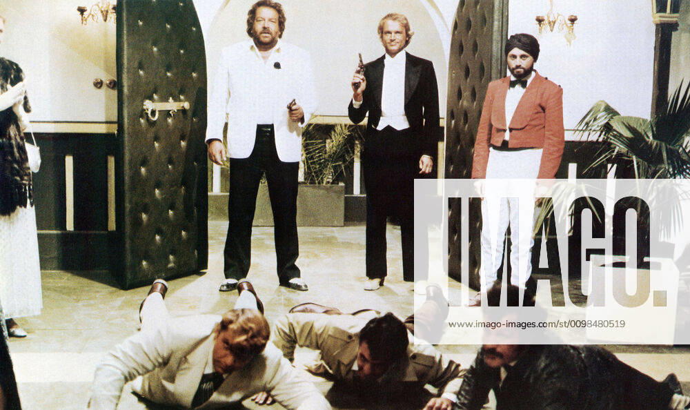 I M FOR THE HIPPOPOTAMUS, (aka IO STO CON GLI IPPOPOTAMI), Bud Spencer (standing left), Terence Hill (standing center), 1979, Succefilm AB courtesy Everett Collection Succefilm AB courtesy Everett Collection !ACHTUNG AUFNAHMEDATUM GESCHÃ„TZT! PUBLICATIONXNOTxINxCANxCHNxFRAxITAxJPNxNORxPOLxRUSxESPxUKxUSA