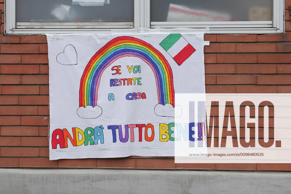 Foto IPP Ciancaglini Emmanuele Carpi 25 03 2020 Emergenza Covid-19 Emilia - Romagna nella foto: Lenzuolo con scritta di speranza "Andr& xe0; tutto Bene!" Italy Photo Press - World Copyright Emergenza Covid-19 Emilia - Roma 0