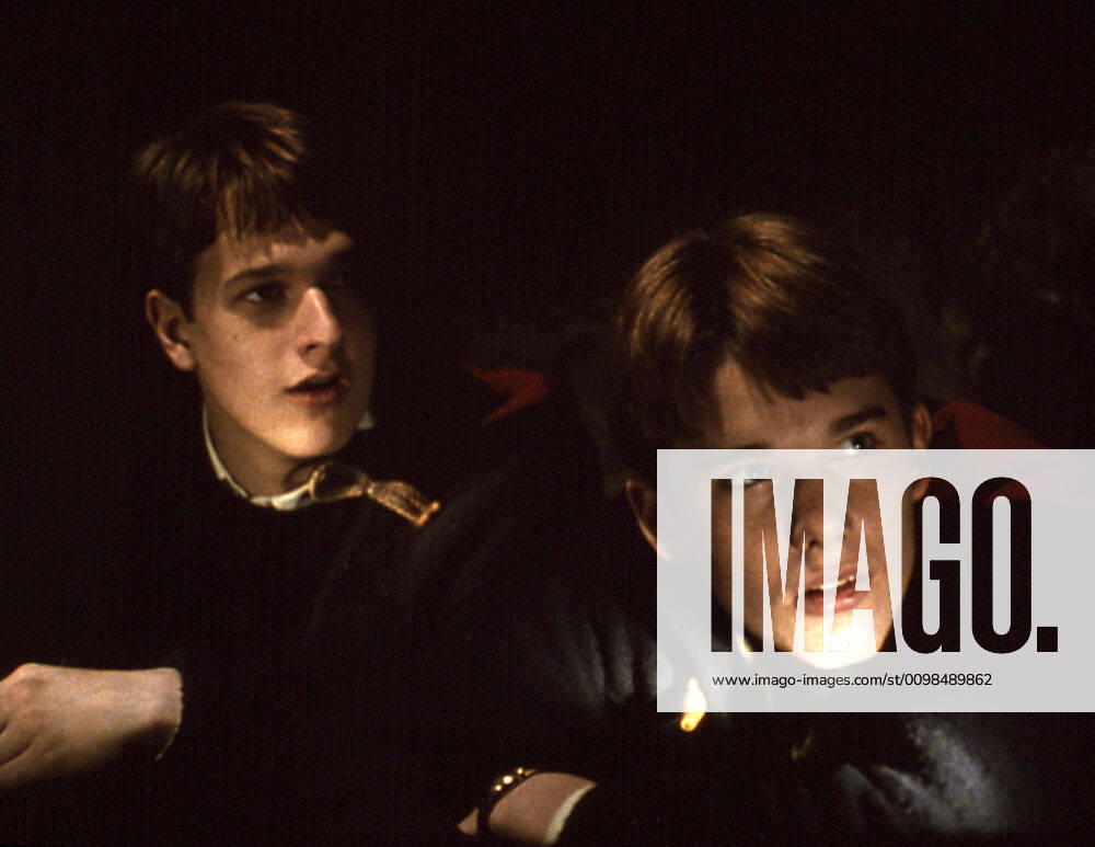 DEAD POETS SOCIETY, Josh Charles, Ethan Hawke, 1989 Buena Vista Pictures Courtesy Everett Collection !ACHTUNG AUFNAHMEDATUM GESCHÄTZT! PUBLICATIONXNOTxINxCANxCHNxFRAxITAxJPNxNORxPOLxRUSxESPxUKxUSA