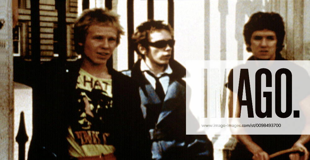 FILTH AND THE FURY, Paul Cook, Johnny Rotten, Steve Jones of The Sex Pistols in 1977, 2000 Documentary Fine Line Features Courtesy Everett Collection !ACHTUNG AUFNAHMEDATUM GESCHÄTZT! PUBLICATIONXNOTxINxCANxCHNxFRAxITAxJPNxNORxPOLxRUSxESPxUKxUSA