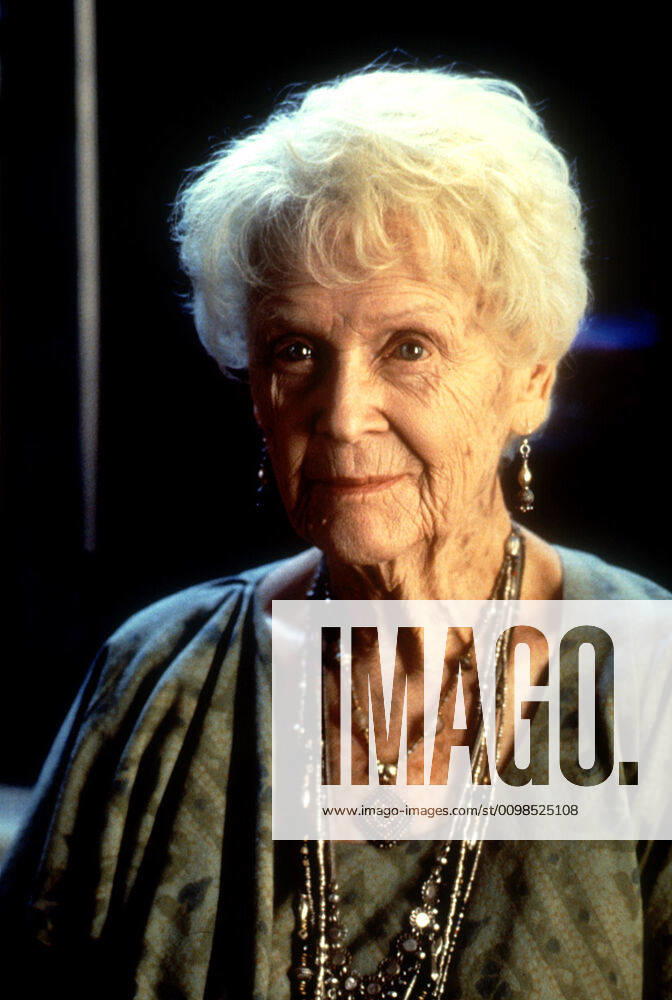 TITANIC, Gloria Stuart, 1997. TM and Copyright (c) 20th Century Fox Film Corp. All rights reserved. Courtesy: Everett Collection. 20thCentFox Courtesy Everett Collection !ACHTUNG AUFNAHMEDATUM GESCHÃ„TZT! PUBLICATIONXNOTxINxCANxCHNxFRAxITAxJPNxNORxPOLxRUSxESPxUKxUSA