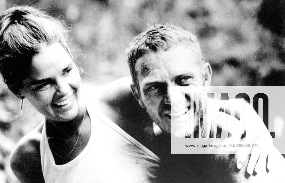 PAPILLON, Ali MacGraw visiting Steve McQueen on location in Jamaica, 1973 Courtesy Everett Collection !ACHTUNG AUFNAHMEDATUM GESCHÄTZT! PUBLICATIONXNOTxINxCANxCHNxFRAxITAxJPNxNORxPOLxRUSxESPxUKxUSA