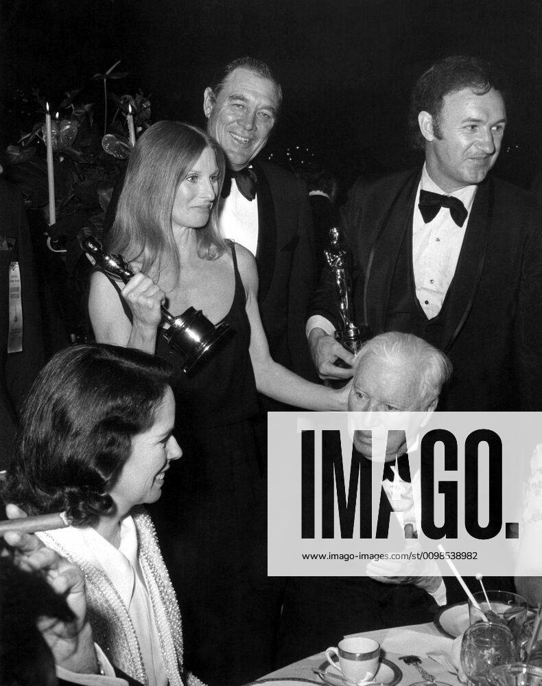 OSCARS. Bester Nebendarsteller. PreistrÃ¤ger 1971-1980 1971: Post Oscar partying with OONA CHAPLIN, CLORIS LEACHMAN Best Supporting Actress, LAST PICTURE SHOW , BEN JOHNSON Best Supporting Actor, LAST PICTURE SHOW , CHARLIE CHAPLIN special Oscar , GENE HACKMAN Best Actor, THE FRENCH CONNECTION , 1972 Courtesy Everett Collection !ACHTUNG AUFNAHMEDATUM GESCHÃ„TZT! PUBLICATIONXNOTxINxCANxCHNxFRAxITAxJPNxNORxPOLxRUSxESPxUKxUSA