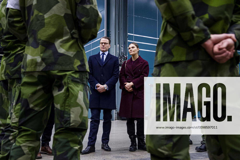 KW13 Crown Princess Victoria and Prince Daniel visit the field hospital, which is being built at the Stockholm fair in Älvsjö. 2020-03-26 (c) LORENTZ-ALLARD ROBIN Aftonbladet TT * * * EXPRESS OUT * * * AFTONBLADET 85392 Stockholm Sverige