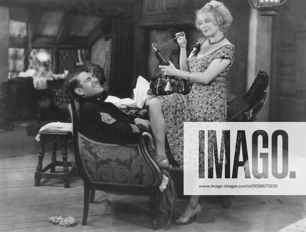 WOMEN OF ALL NATIONS, from left: Victor McLaglen, Greta Nissen, 1931, TM & Copyright 20th Century Fox Film Corp. courtesy Everett Collection 20thCentFox Courtesy Everett Collection !ACHTUNG AUFNAHMEDATUM GESCHÄTZT! PUBLICATIONXNOTxINxCANxCHNxFRAxITAxJPNxNORxPOLxRUSxESPxUKxUSA