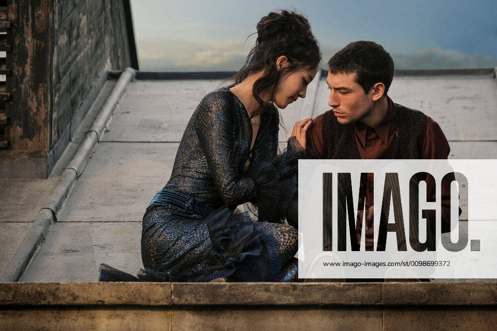 FANTASTIC BEASTS: THE CRIMES OF GRINDELWALD, from left: Claudia Kim, Ezra Miller, 2018. ph: Jaap Buitendijk 2018 Warner Bros. Ent. All Rights Reserved. Wizarding WorldTM Publishing Rights J.K. Rowling WIZARDING WORLD and all related characters and elements are trademarks of and Warner Bros. Entertainment Inc. Courtesy Everett Collection !ACHTUNG AUFNAHMEDATUM GESCHÄTZT! PUBLICATIONXNOTxINxCANxCHNxFRAxITAxJPNxNORxPOLxRUSxESPxUKxUSA