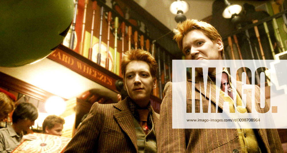 HARRY POTTER AND THE HALF-BLOOD PRINCE, James Phelps, Oliver Phelps, 2009. Warner Bros. courtesy Everett Collection Warner Bros Courtesy Everett Collection !ACHTUNG AUFNAHMEDATUM GESCHÄTZT! PUBLICATIONXNOTxINxCANxCHNxFRAxITAxJPNxNORxPOLxRUSxESPxUKxUSA