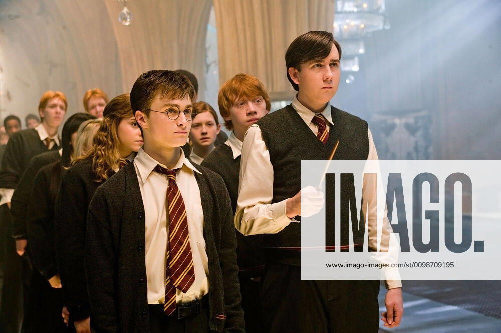 HARRY POTTER AND THE ORDER OF THE PHOENIX, Emma Watson (back, left), Daniel Radcliffe (front left), Bonnie Wright (back, center left), Rupert Grint (back center), Matthew Lewis, 2007. Warner Bros. courtesy Everett Collection Warner Bros Courtesy Everett Collection !ACHTUNG AUFNAHMEDATUM GESCHÃ„TZT! PUBLICATIONXNOTxINxCANxCHNxFRAxITAxJPNxNORxPOLxRUSxESPxUKxUSA
