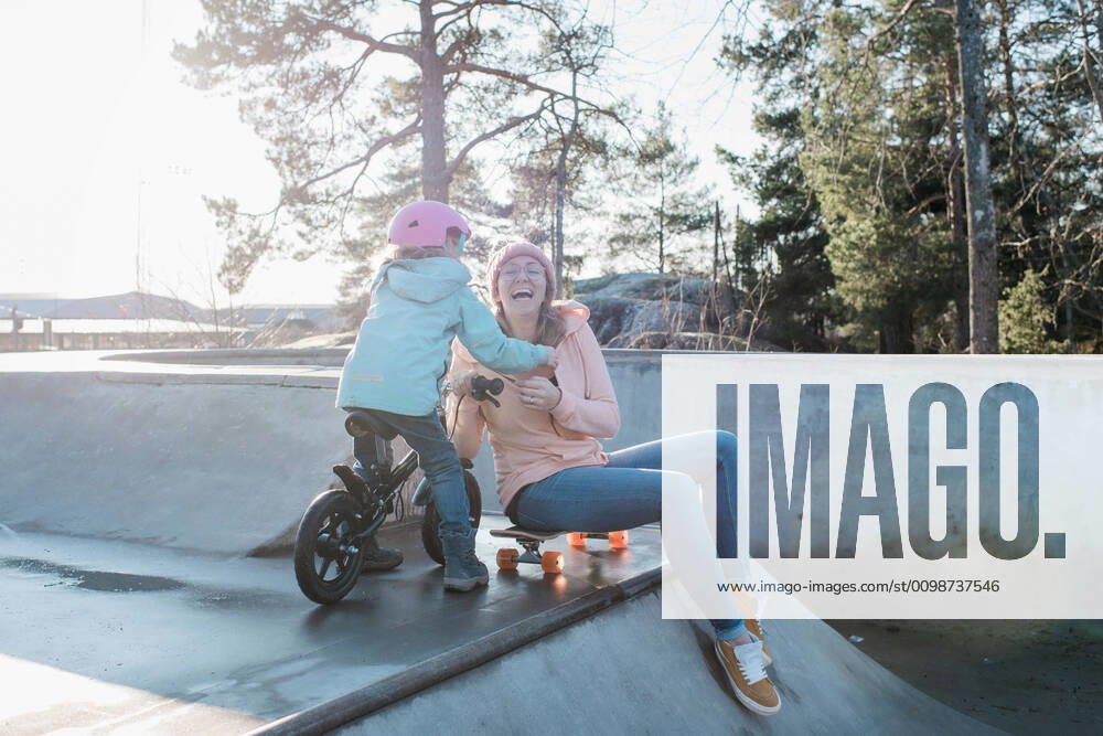 Mom and her daughter laughing whilst playing in a skatepark Norrto¤lje, Stockholm County, Sweden ,model released, Symbolfoto CR_RABE200227-297979-01