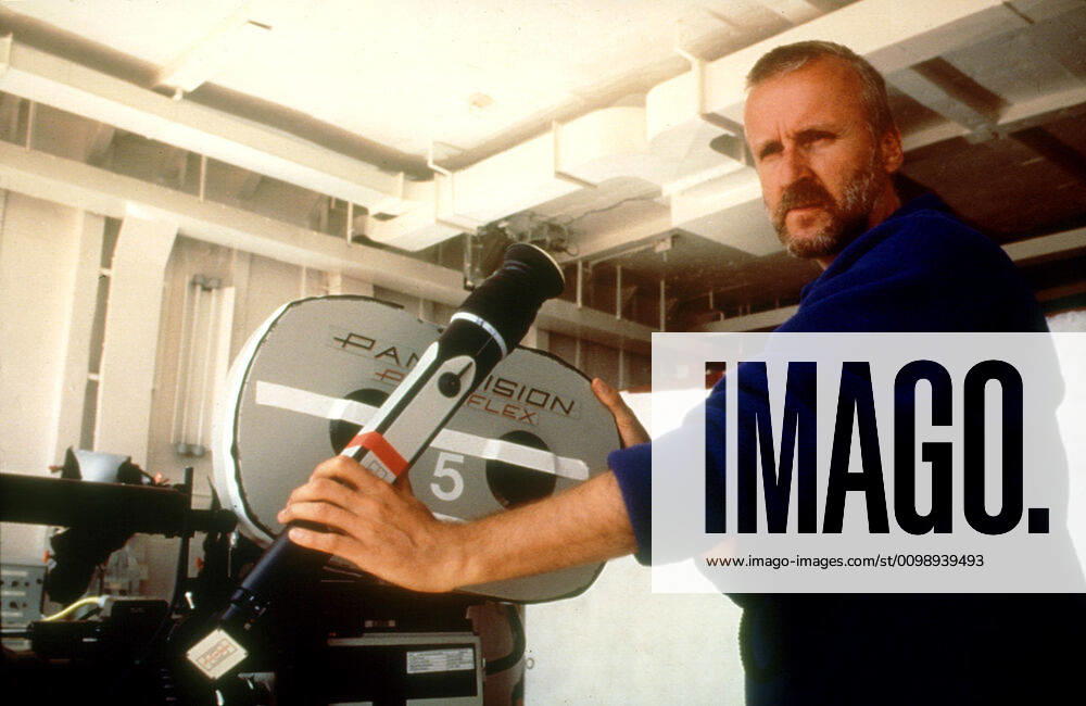 TITANIC, director James Cameron, on set, 1997. TM and Copyright 20th Century Fox Film Corp. All rights reserved. Courtesy Everett Collection 20thCentFox Courtesy Everett Collection !ACHTUNG AUFNAHMEDATUM GESCHÃ„TZT! PUBLICATIONXNOTxINxCANxCHNxFRAxITAxJPNxNORxPOLxRUSxESPxUKxUSA
