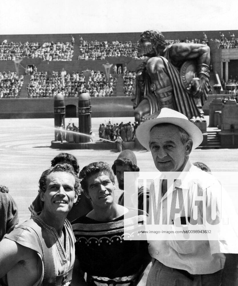 BEN-HUR, Charlton Heston, Stephen Boyd and director William Wyler on set, 1959 Courtesy Everett Collection !ACHTUNG AUFNAHMEDATUM GESCHÃ„TZT! PUBLICATIONXNOTxINxCANxCHNxFRAxITAxJPNxNORxPOLxRUSxESPxUKxUSA