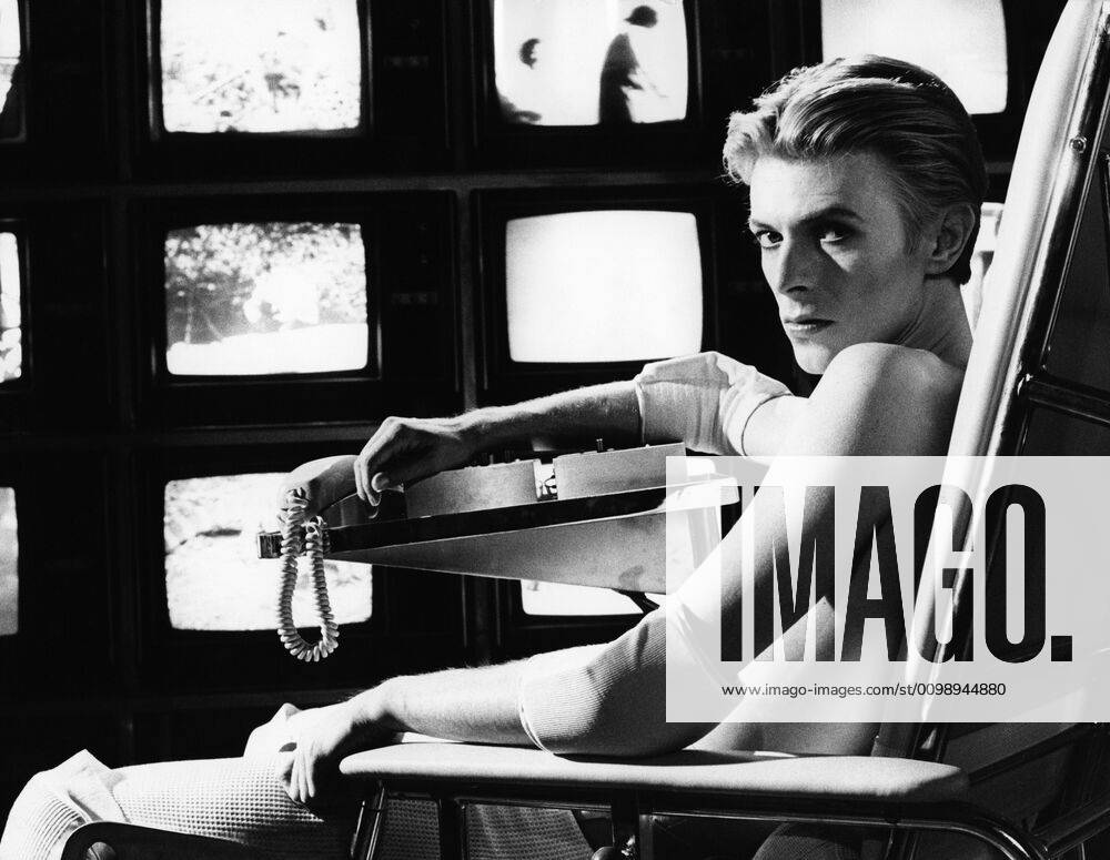 THE MAN WHO FELL TO EARTH, David Bowie, 1976. (tmwfte1976-fsct02) Courtesy Everett Collection !ACHTUNG AUFNAHMEDATUM GESCHÃ„TZT! PUBLICATIONXNOTxINxCANxCHNxFRAxITAxJPNxNORxPOLxRUSxESPxUKxUSA