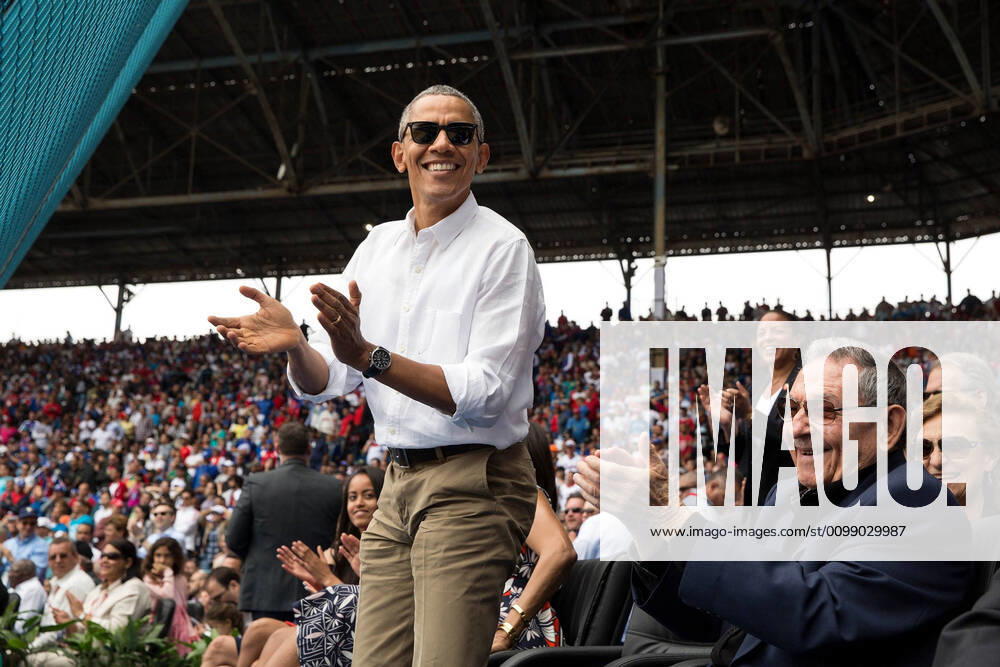 Mar 22, 2016 - Havana, Cuba - U.S President BARACK OBAMA and President RAUL CASTRO of Cuba applaud a run by the Tampa Bay Rays during an exhibition baseball game between the Rays and the Cuban National Team at the Estadio Latino Americano. Havana Cuba - ZUMAz03_ 20160322_jes_z03_522