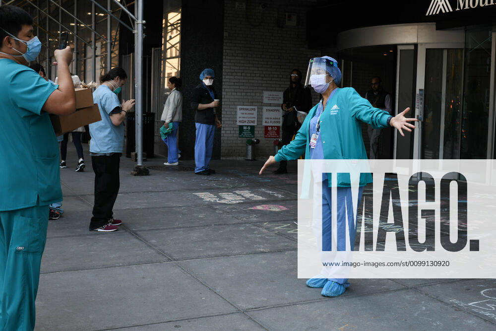 Health care workers take selfies in front of Mount Sinai Hospital in New York City at the end of their shift, Tuesday, when NY Gov. Andrew Cuomo reported 731 deaths over the past 24 hours, the state s highest single-day cornovirus death toll, the largest percentage of which were in the city. New York United States - ZUMAl113 20200407_zap_l113_002